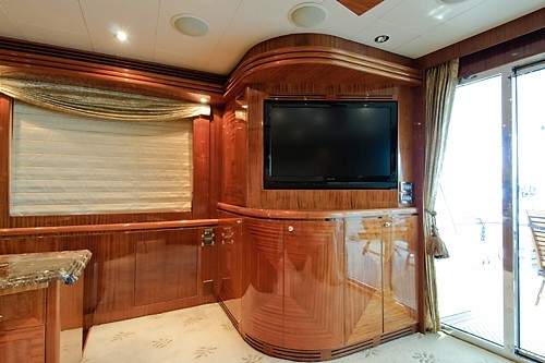 The 30m Yacht LIMITLESS