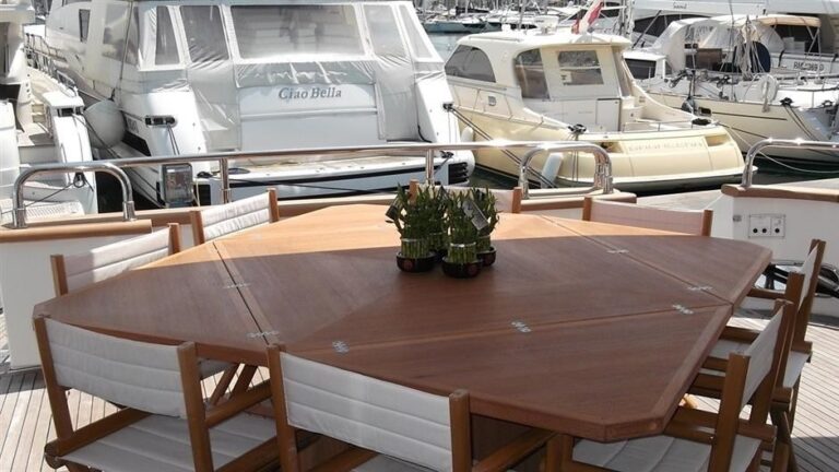 The 30m Yacht MARTINA