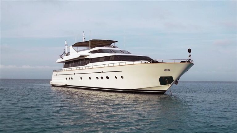 The 30m Yacht MARTINA