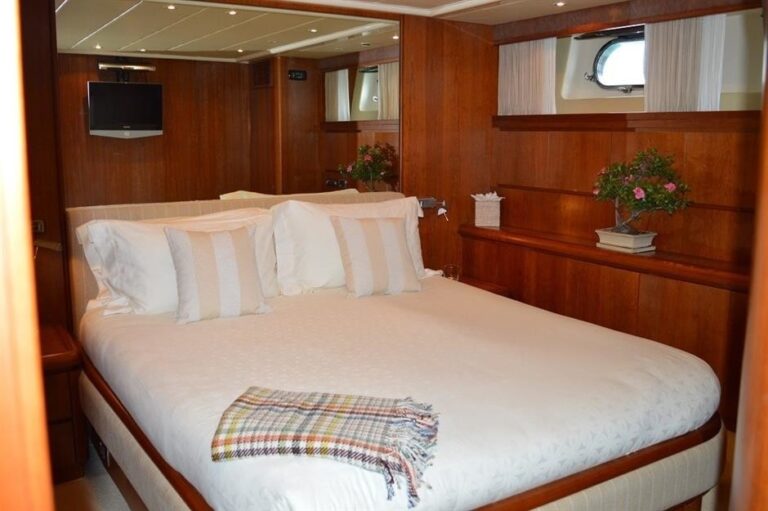 The 30m Yacht MARTINA