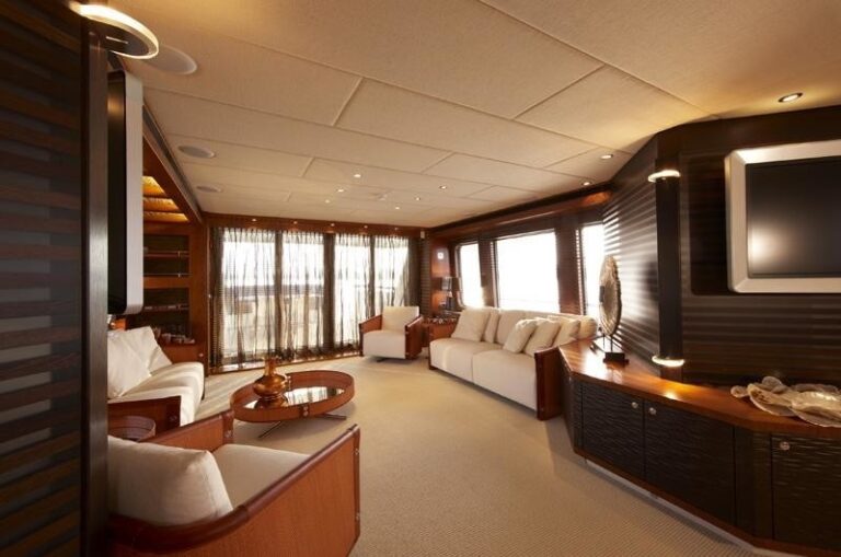 The 30m Yacht MAXIMUS