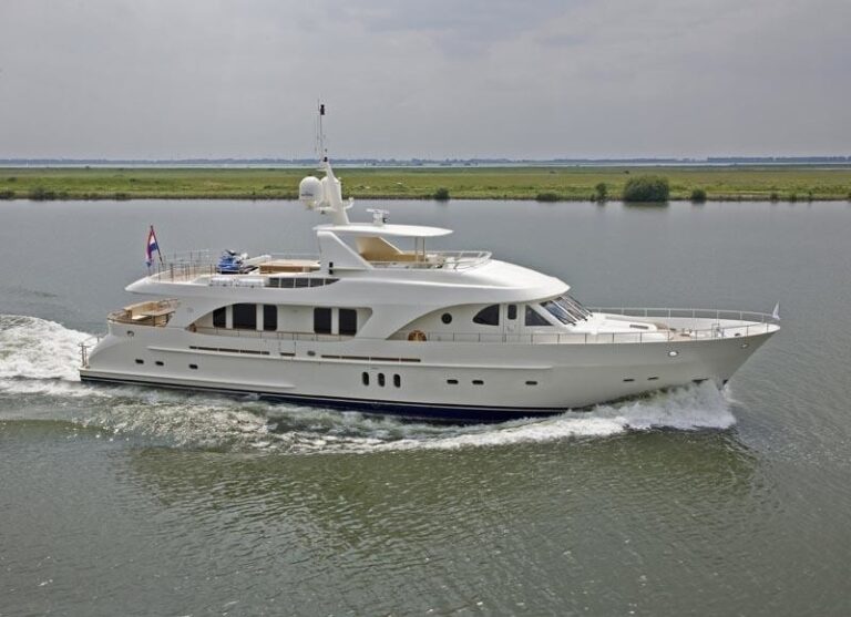 The 30m Yacht MAXIMUS