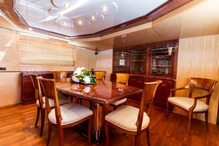 The 30m Yacht MISS CANDY