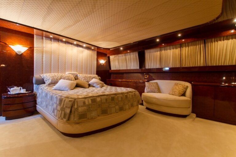 The 30m Yacht MISS CANDY