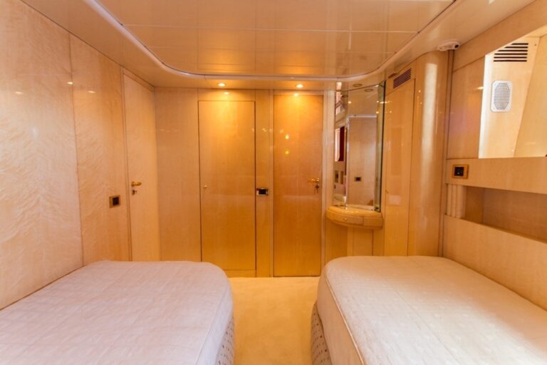 The 30m Yacht MISS CANDY