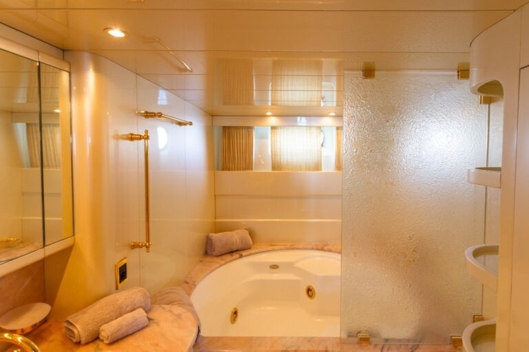The 30m Yacht MISS CANDY