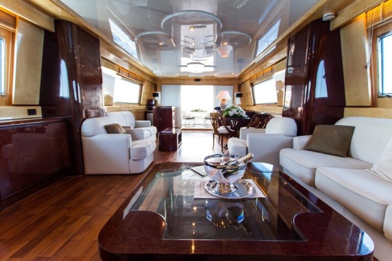 The 30m Yacht MISS CANDY