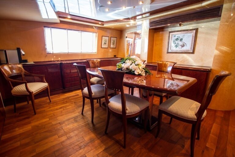 The 30m Yacht MISS CANDY
