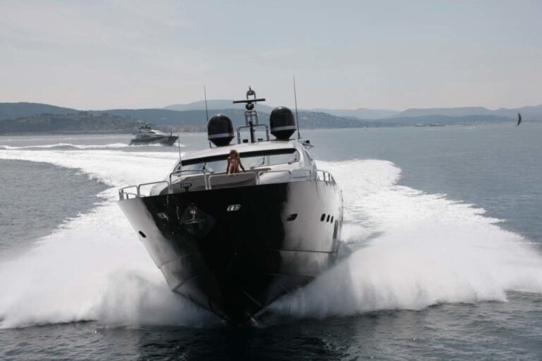 The 30m Yacht MURCIELAGO