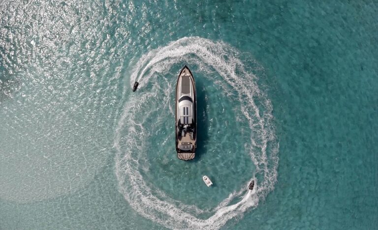 The 30m Yacht MURCIELAGO
