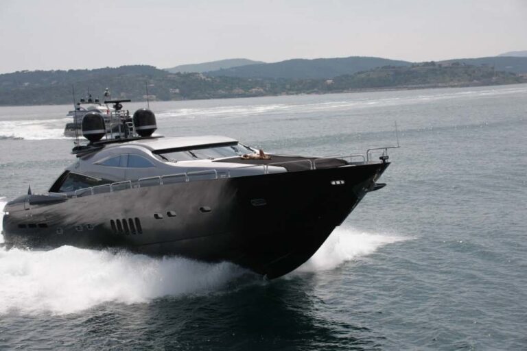 The 30m Yacht MURCIELAGO