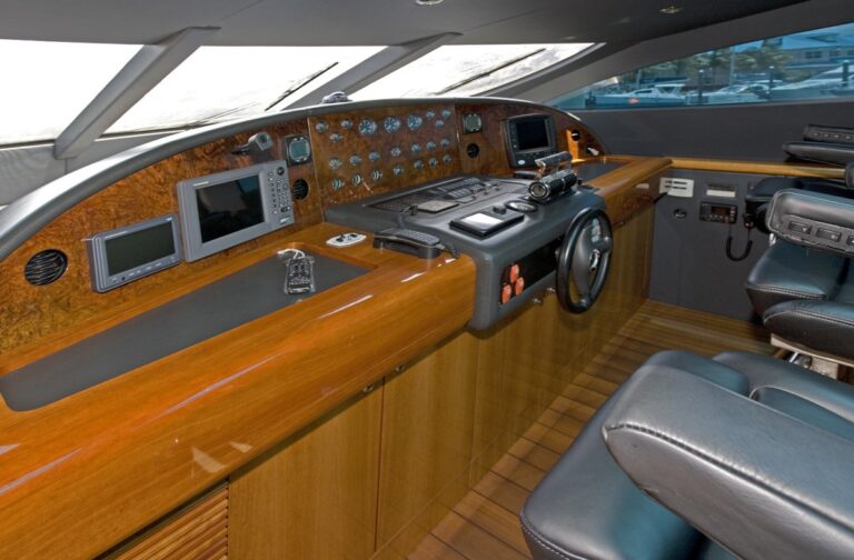 The 30m Yacht MURCIELAGO