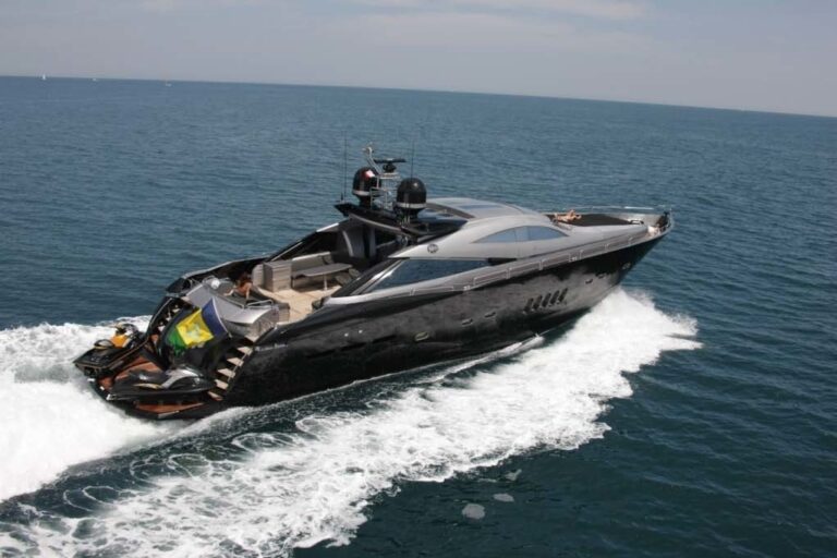 The 30m Yacht MURCIELAGO