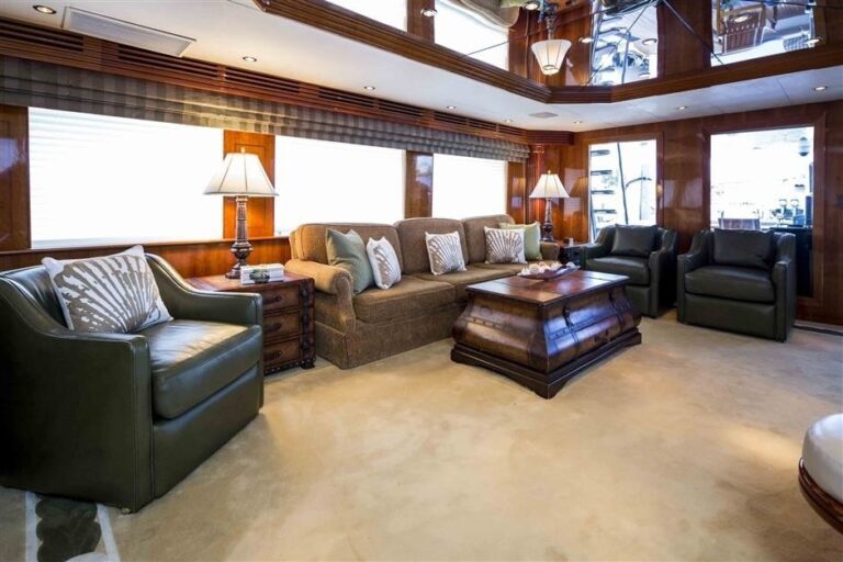The 30m Yacht NICOLE EVELYN