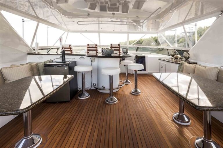 The 30m Yacht NICOLE EVELYN