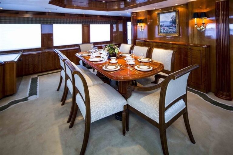 The 30m Yacht NICOLE EVELYN