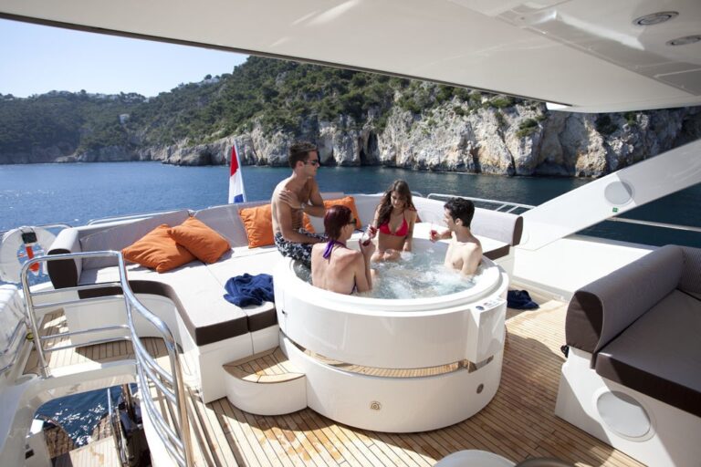 The 30m Yacht OLIALIA