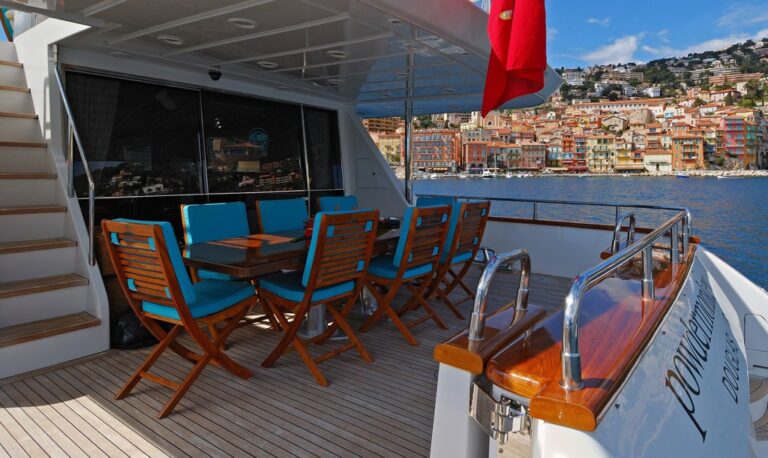 The 30m Yacht POWDERMONKEY OF LONDON