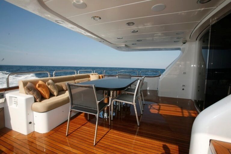The 30m Yacht QUID PRO QUO