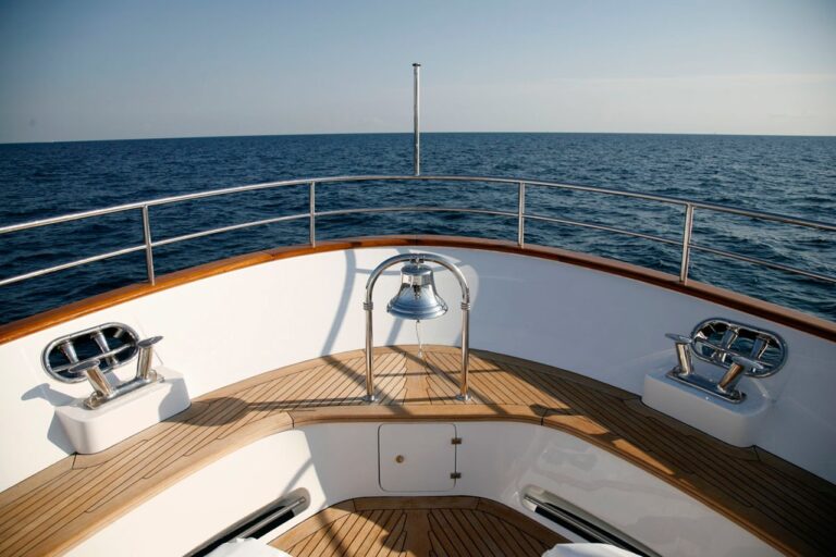 The 30m Yacht QUID PRO QUO