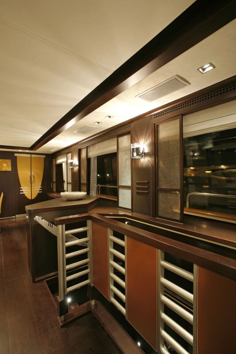 The 30m Yacht QUID PRO QUO