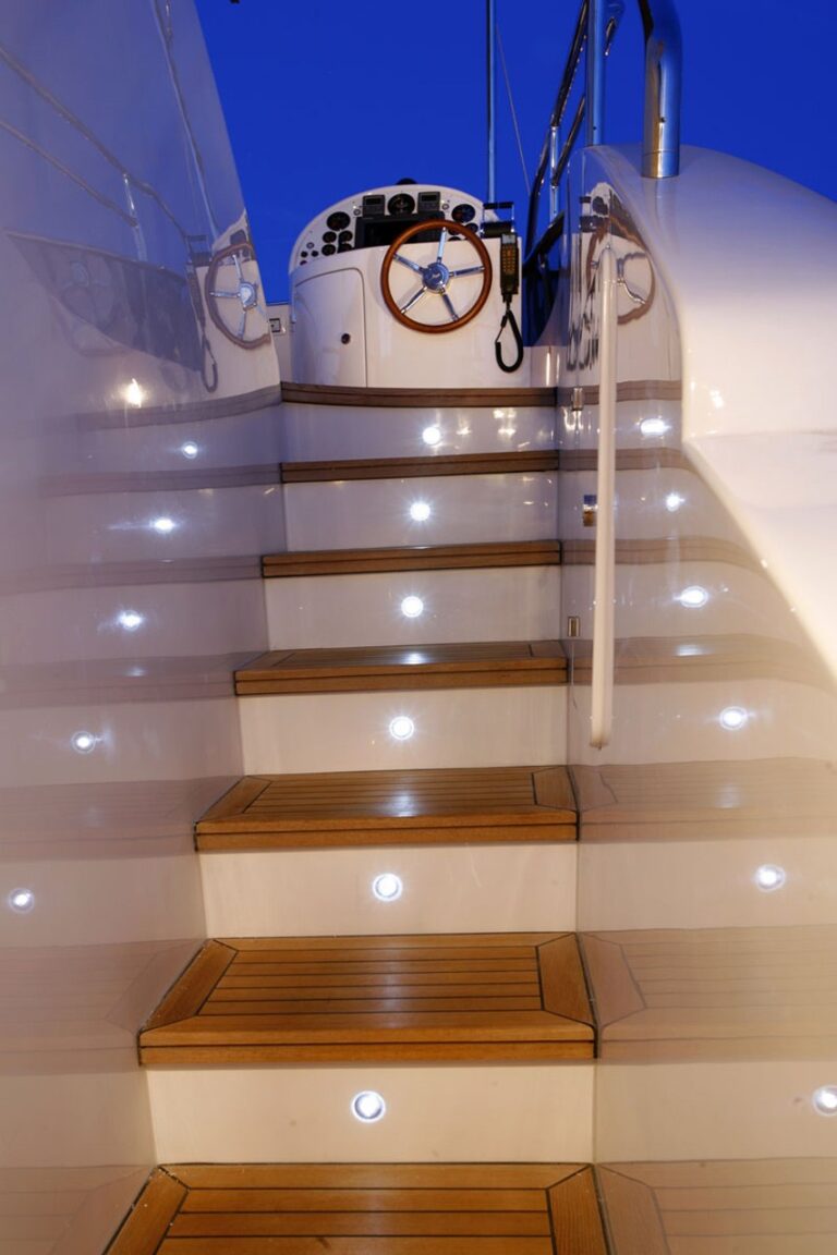 The 30m Yacht QUID PRO QUO