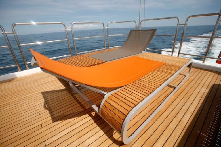 The 30m Yacht QUID PRO QUO