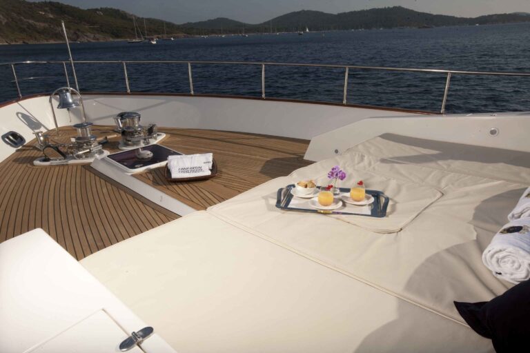 The 30m Yacht REVENGE II