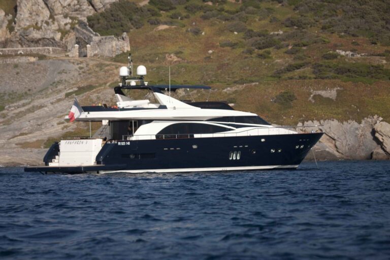 The 30m Yacht REVENGE II