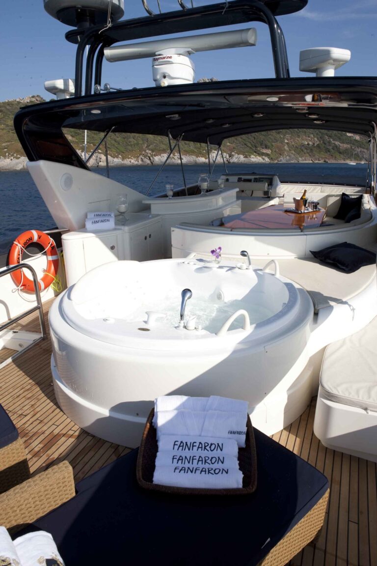 The 30m Yacht REVENGE II