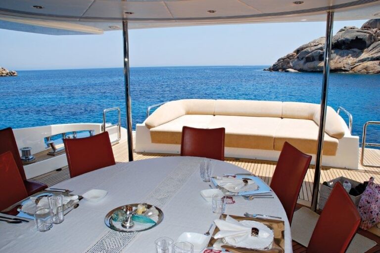 The 30m Yacht SEVEN