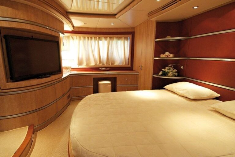 The 30m Yacht SEVEN