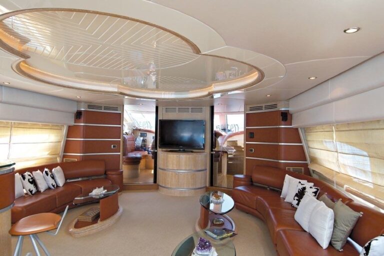 The 30m Yacht SEVEN