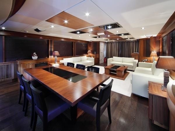 The 30m Yacht SIMPLE PLEASURE