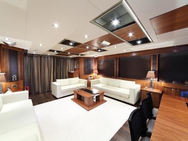 The 30m Yacht SIMPLE PLEASURE