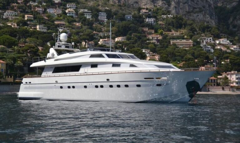 The 30m Yacht SOLONA