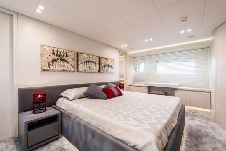 The 30m Yacht SPECTRE