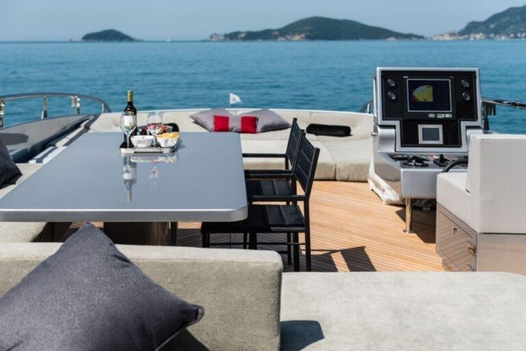 The 30m Yacht SPECTRE