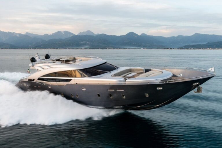 The 30m Yacht SPECTRE