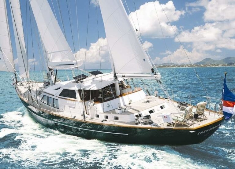 The 30m Yacht SUNDAY MORNING