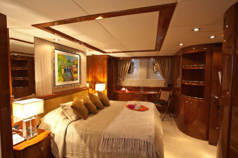 The 30m Yacht SUPER