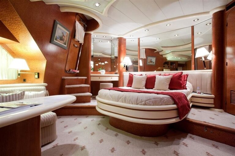 The 30m Yacht SUPERTOY
