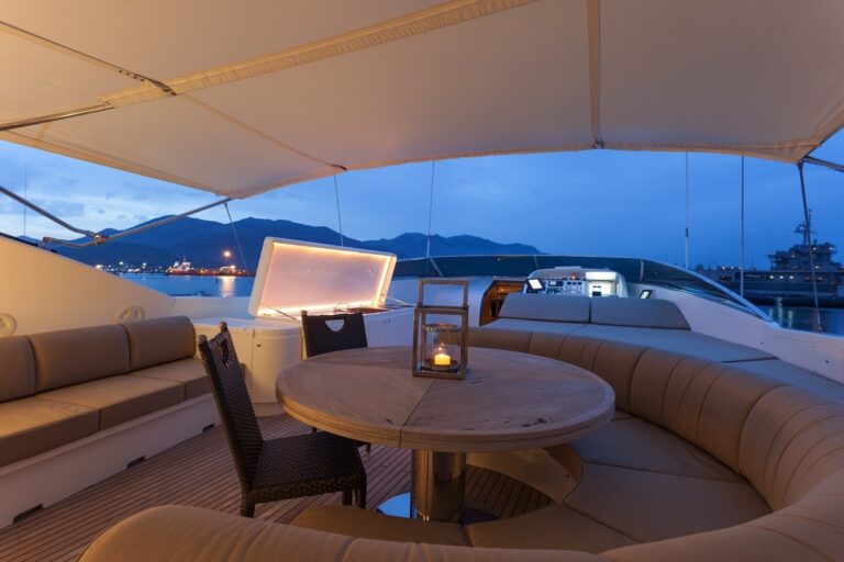 The 30m Yacht ZAMBEZI