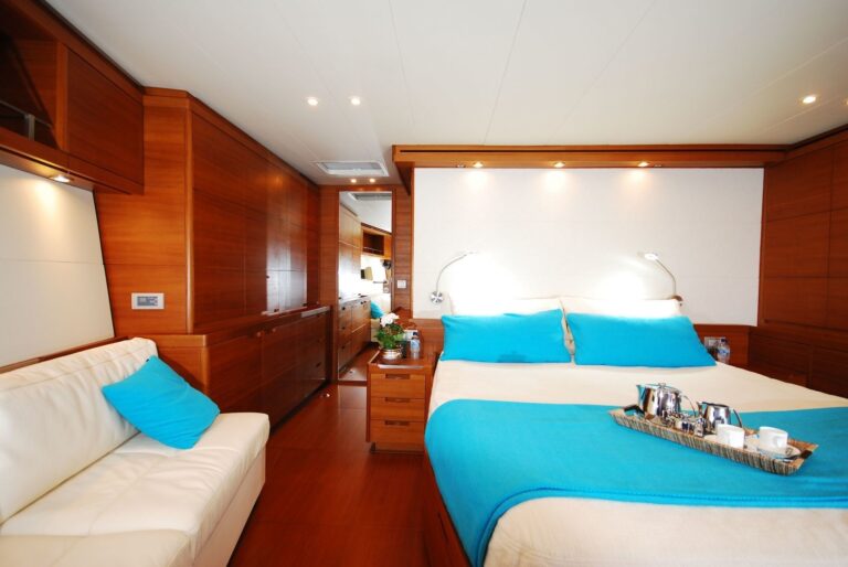 The 30m Yacht ZEFIRO