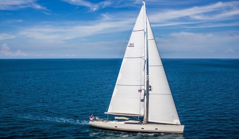 The 30m Yacht ZEFIRO