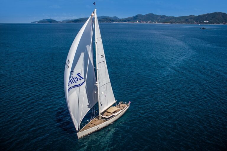 The 30m Yacht ZEFIRO