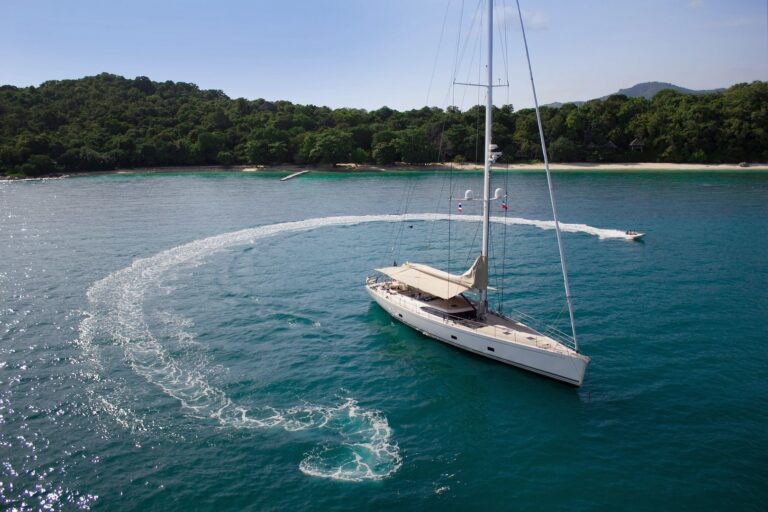 The 30m Yacht ZEFIRO