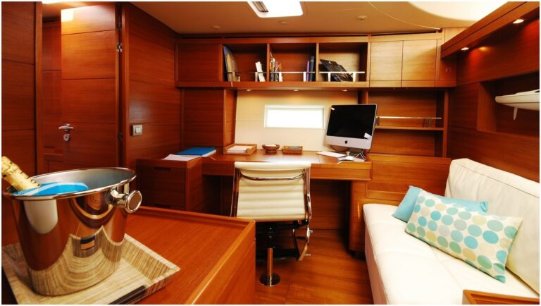 The 30m Yacht ZEFIRO