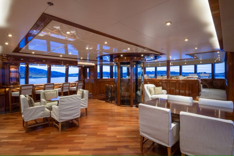 Sun Deck Salon And Bar