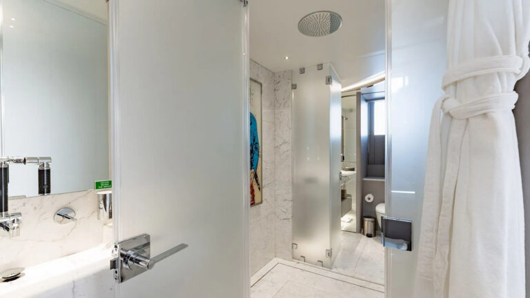 His And Hers Ensuite Bathroom